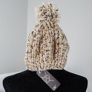 NWT D & Y knit hat with sequins